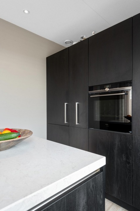 moderne zwarte keuken